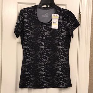 NWT Under Armour heat gear women shirt Meduim